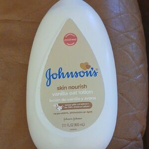 Brand New Johnson's Skin Nourish Vanilla Oat Lotion